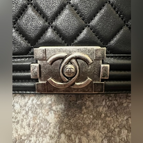 Chanel New Medium Boy Bag - Picture 8 of 15